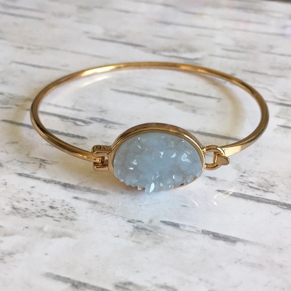 Jewelry - Light Blue Stone Bracelet